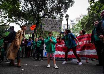 El TC archiva el recurso del Gobierno Rajoy contra la ley 24/2015 catalana: los grandes propietarios de vivienda no podrán desahuciar a familias vulnerables y deberán ceder sus pisos vacíos