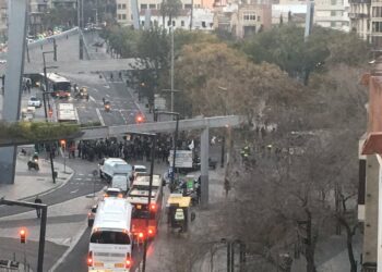 Huelga general 21-F en Cataluña: Varias carreteras y vías de tren cortadas