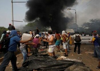 Fracasa el golpe del 23F en Venezuela, pero sigue la amenaza de agresión militar