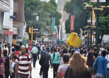 El 57% de los venezolanos considera a Nicolás Maduro legítimo presidente, frente al 32% de Juan Guaidó