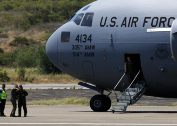 James Petras, sobre la supuesta ayuda humanitaria a Venezuela: «los aviones son un primer paso para la invasión militar»