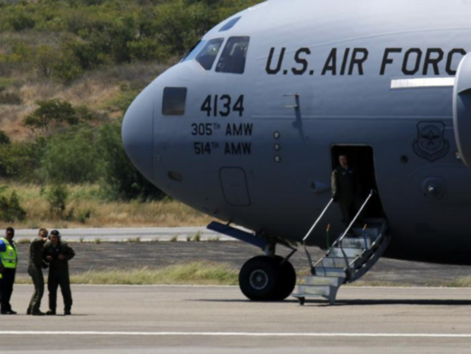 James Petras, sobre la supuesta ayuda humanitaria a Venezuela: «los aviones son un primer paso para la invasión militar»