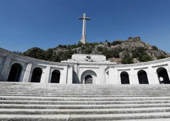 La ARMH pide al gobierno que el traslado de los restos de Franco se haga con luz y taquígrafos