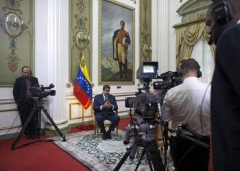 Nicolás Maduro revela reunión de su canciller con Elliot Abrams