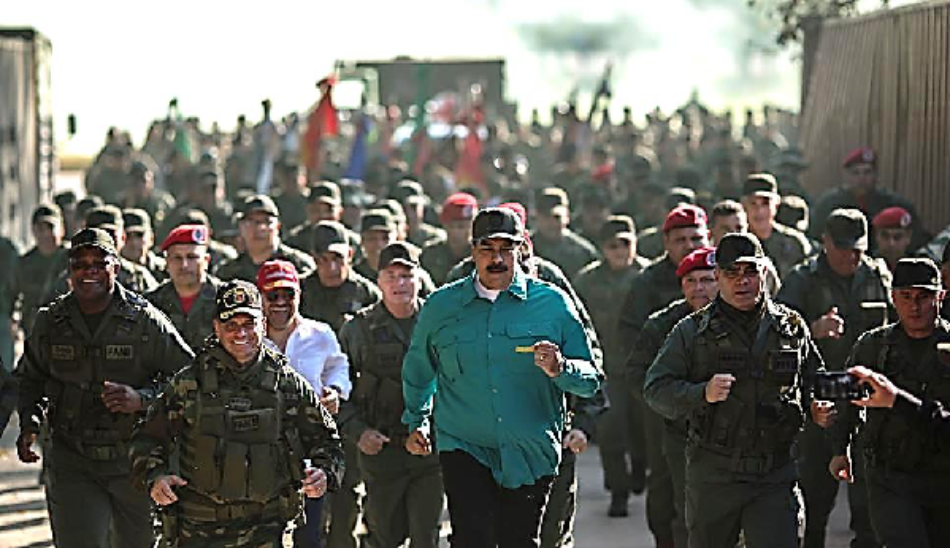 Democracia con botas de soldados