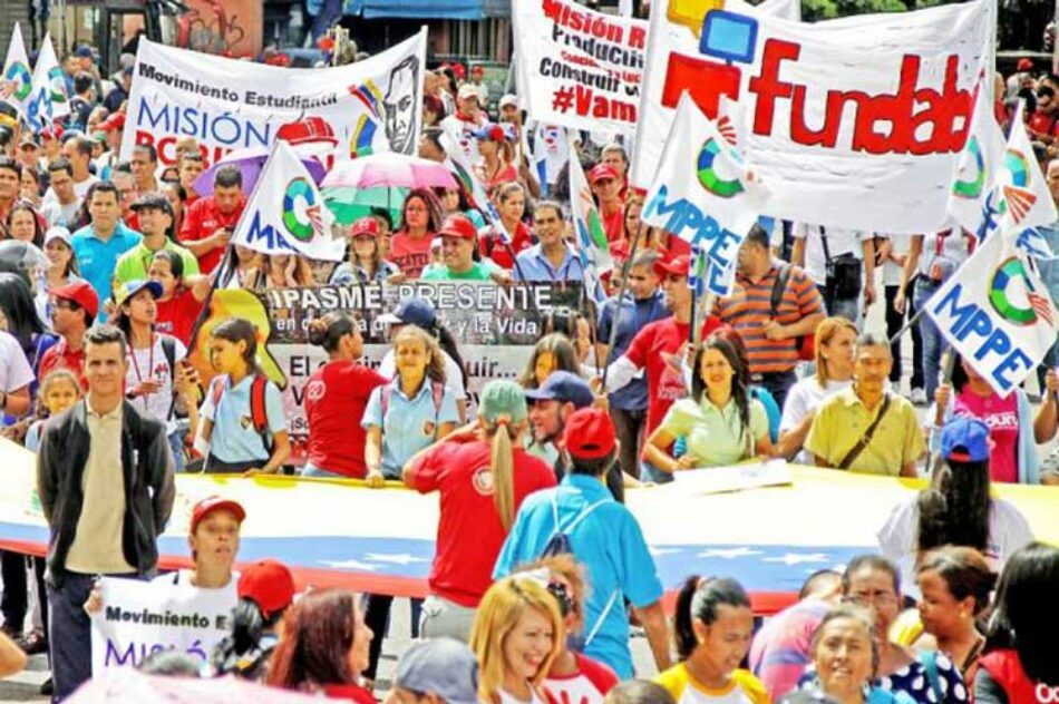 Juventud venezolana marcha en defensa de la Revolución