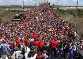 Marcha bolivariana en frontera con Brasil: “Venezuela es un pueblo de guerreros”