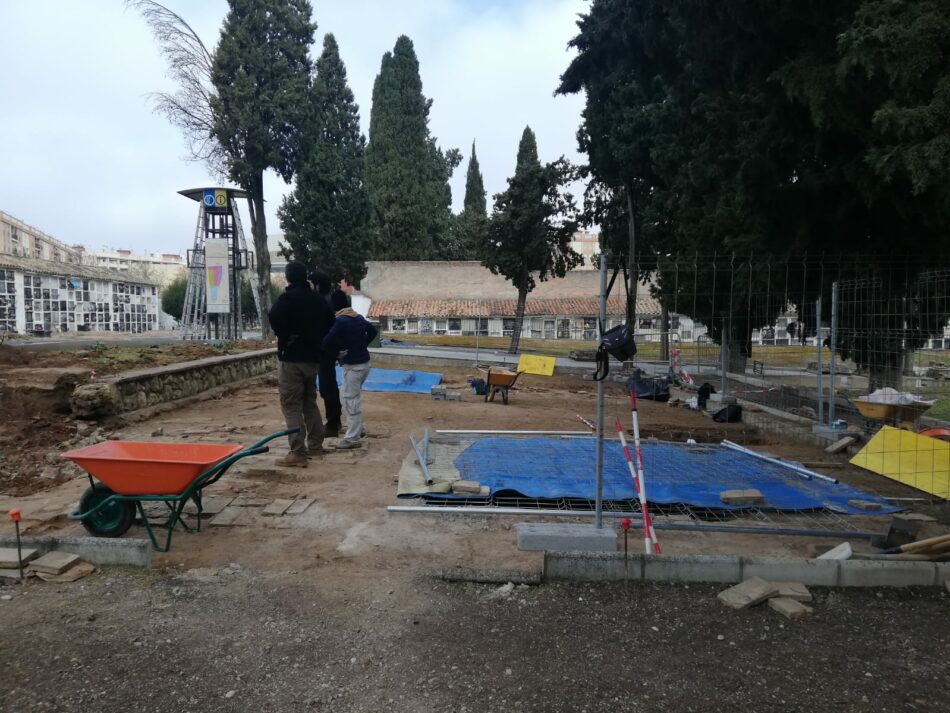 David Moscoso y Ana Naranjo (Adelante Andalucía) preguntan en el Parlamento Andaluz por la “presencia y tutela judicial” en las exhumaciones de los cementerios de San Rafael y la Salud en Córdoba
