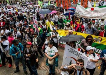 Profesores en Colombia toman las calles