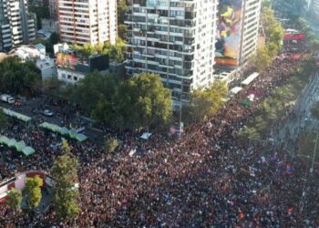 El 8M en el mundo: Santiago de Chile, más de 400 mil personas participan en la marcha