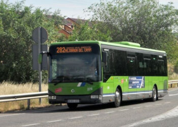 La asociación vecinal y el Ayuntamiento de Mejorada llevarán al Consorcio casi 3.000 firmas por la mejora del transporte público en el municipio