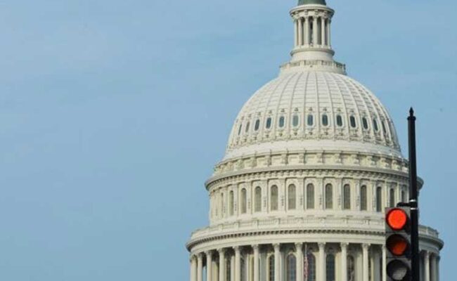 El Senado de Estados Unidos vota para frenar la acción militar de Trump