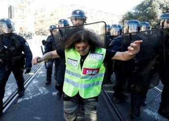 Francia emite 2.000 condenas contra los chalecos amarillos