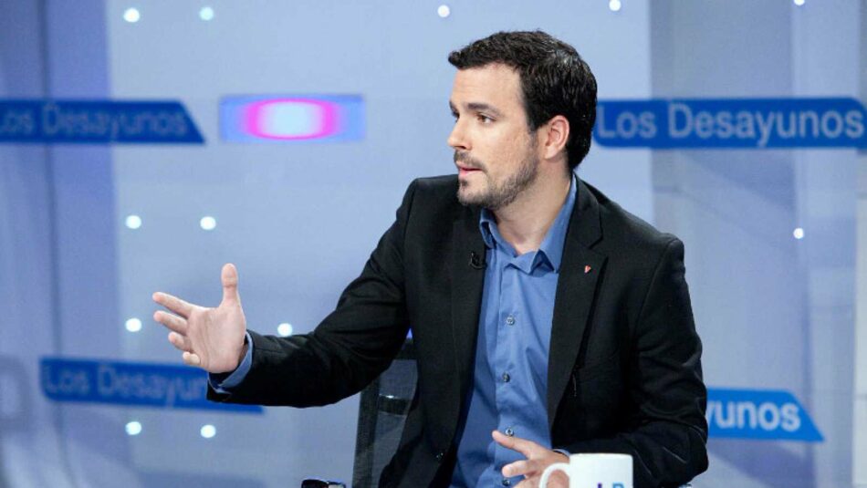 Alberto Garzón critica que los líderes de los principales partidos “no hayan dicho ni mu” en el caso del espionaje político-policial a Pablo Iglesias