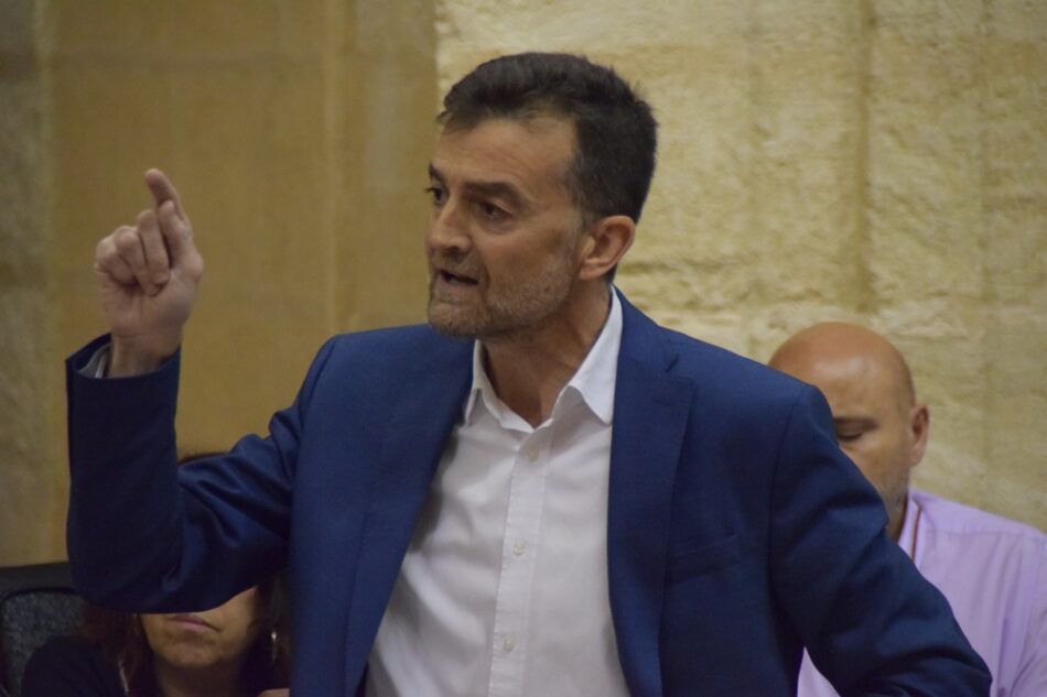 Antonio Maíllo asegura que el Gobierno cae en la «prevaricación política» al esquivar la regulación de las VTCs