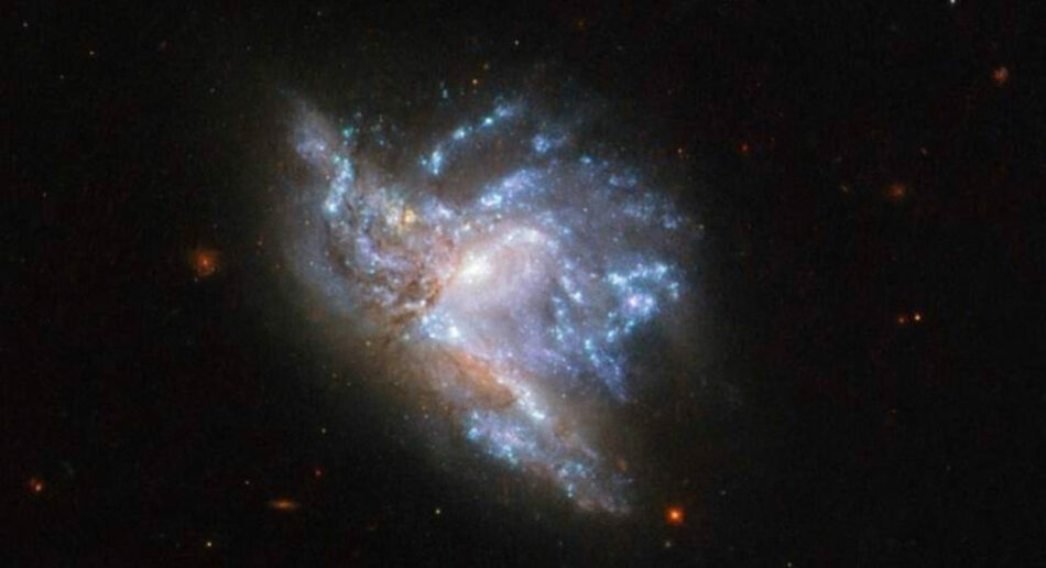 El Hubble capta la “deslumbrante” colisión de dos galaxias