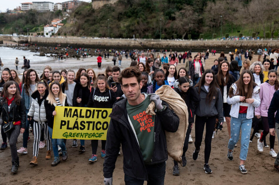Jon Kortajarena y Greenpeace se unen contra el plástico en Vizcaya
