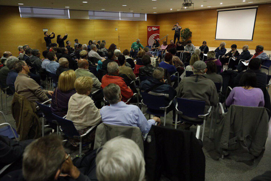 Rafa Mayoral se reúne en Mataró con los colectivos más castigados por la crisis