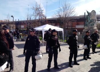 Se concentraron en Móstoles en repulsa a la masacre perpetrada por elementos ultraderechistas en Christchusch y contra acto fascista en esa localidad