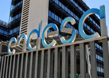 La CNMC multa a Endesa con 300.000 euros por defraudar a un socio de FACUA y quitarle el bono social