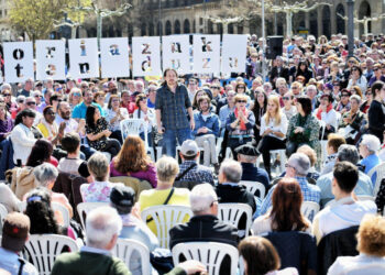 Pablo Iglesias: «Si gobernamos, los bancos van a  devolver euro por euro a las familias»