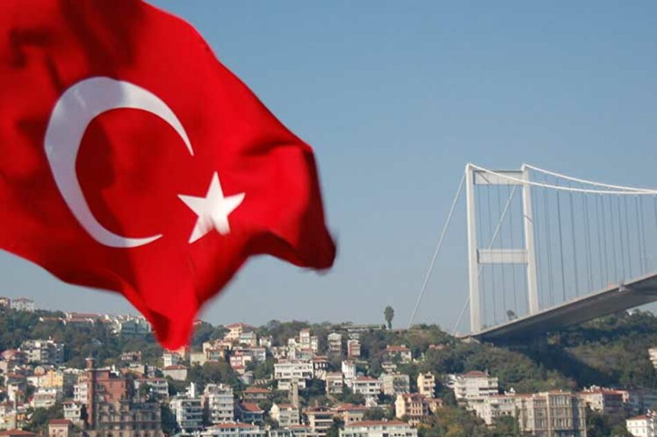 Anuncian cierre oficial de colegios electorales en Turquía