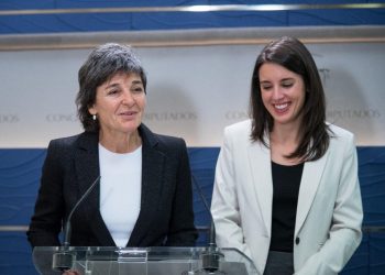 Amparo Botejara, diputada de Podemos, recibe el premio Sanitarias 2019 a la mejor política del año