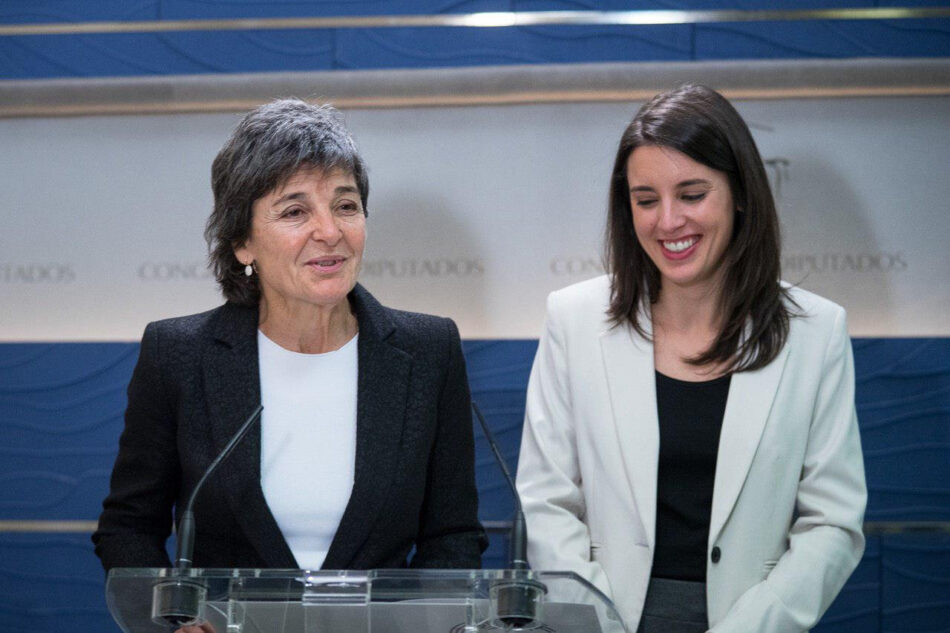 Amparo Botejara, diputada de Podemos, recibe el premio Sanitarias 2019 a la mejor política del año