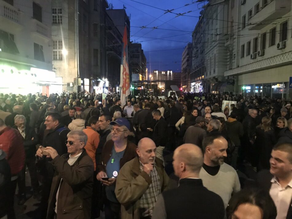 Continúan las protestas contra el presidente Vucic en Serbia