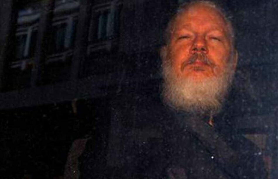Abogada de Assange rechaza acusaciones del gobierno de Ecuador contra su cliente