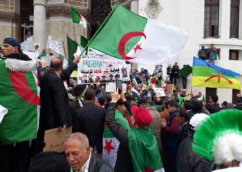 Séptimo viernes de protestas en Argelia augura día de definiciones