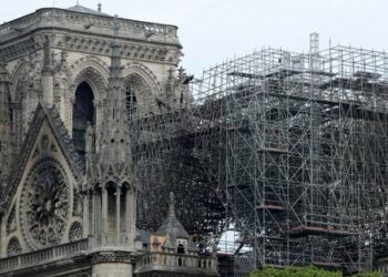 Se declara extinguido el incendio de la catedral de Notre Dame