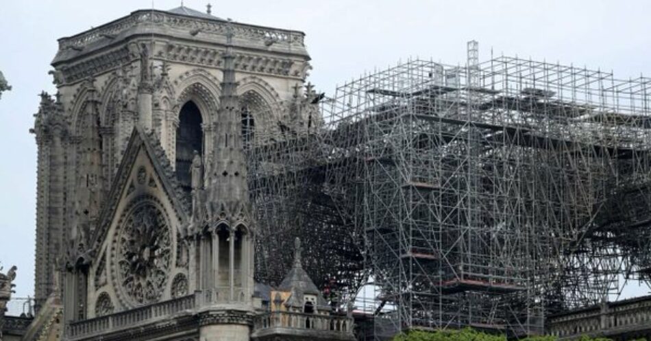 Se declara extinguido el incendio de la catedral de Notre Dame