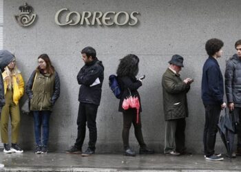 Correos ya ha tramitado más de un millón de votos en dos días, y amplia el plazo hasta el viernes a las 14 horas