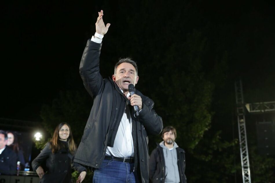 Enrique Santiago indica a Pedro Sánchez que es la hora de ser “coherente” y de “no anaranjarse” pactando con Ciudadanos como ya pide la banca