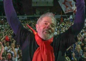 Lula asegura que la movilización popular lo llevará a la libertad