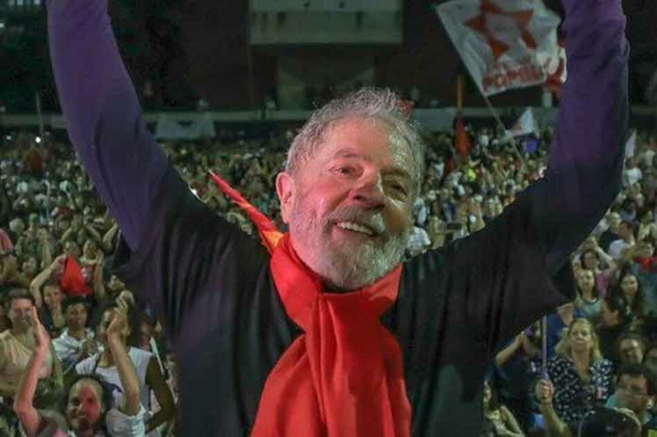 Lula asegura que la movilización popular lo llevará a la libertad