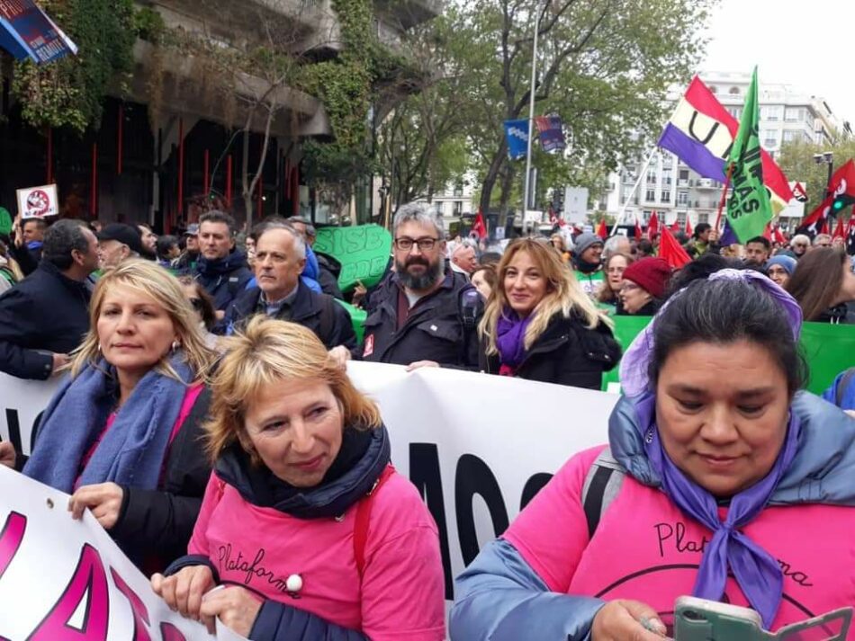 Más de un millar de personas reta al mal tiempo en la movilización ‘Caminando’