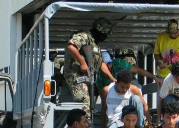 Autoridades mexicanas rescatan a 338 migrantes en Chiapas