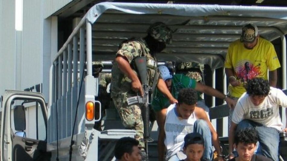 Autoridades mexicanas rescatan a 338 migrantes en Chiapas