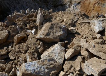 Las obras de un parque eólico de Naturgy autorizado por el PP de Núñez Feijóo devastan parte de una sierra costera en Galicia