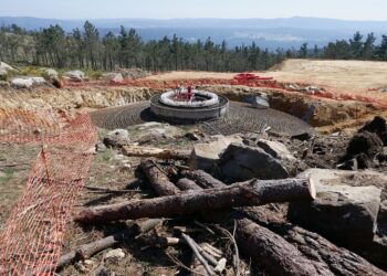 En Marea exige a la Xunta que paralice las actividades de Naturgy en Cabana tras la devastación causada por las obras del parque eólico Mouriños