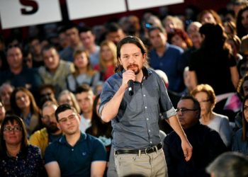 Pablo Iglesias en Miranda de Ebro: «Queremos estar en el Gobierno no para perseguir a los banqueros, sino para hacerles cumplir la Constitución»