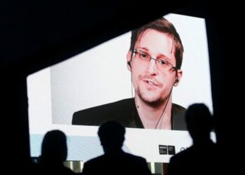 Snowden, sobre el arresto de Assange: “Este es un momento oscuro para la libertad de prensa”