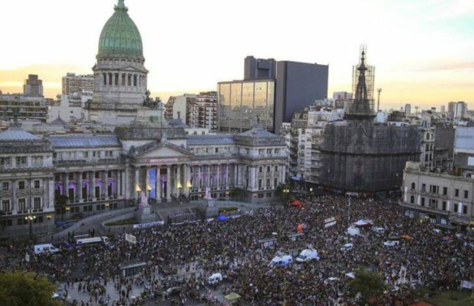 Argentina. Una multitud de trabajador@s formales e informales marcharon contra el gobierno de Macri