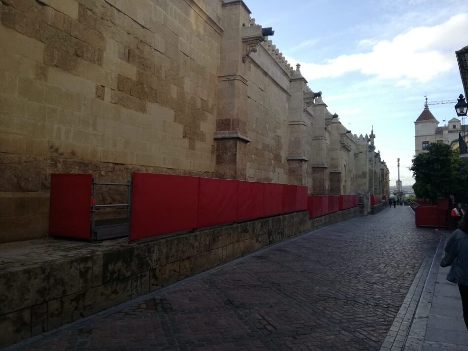 Ganemos Córdoba denuncia que los palcos “privatizan” la Semana Santa y “amenazan” la Mezquita