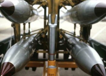 Informe: EEUU tiene acumuladas 150 bombas nucleares en Europa