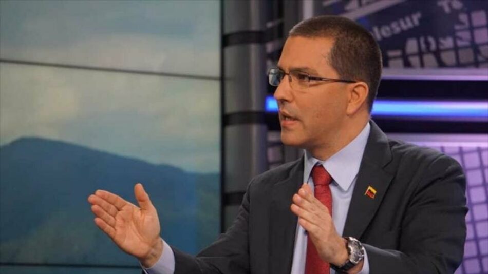 Arreaza: EEUU inventa origen electoral a sus títeres en Venezuela