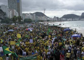 Brasil: Los ultraderechistas seguidores de Bolsonaro salieron a las calles para presionar al Congreso