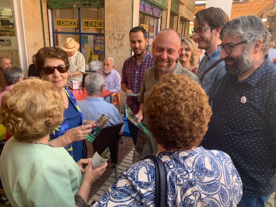 Ernesto Alba: «Los fondos buitres han invadido sectores estratégicos como la vivienda, la agricultura o el transporte»